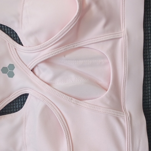 XS Tek Gear pink wicking, stretch fabric, sports workout bra w/ removable cups - Picture 12 of 16